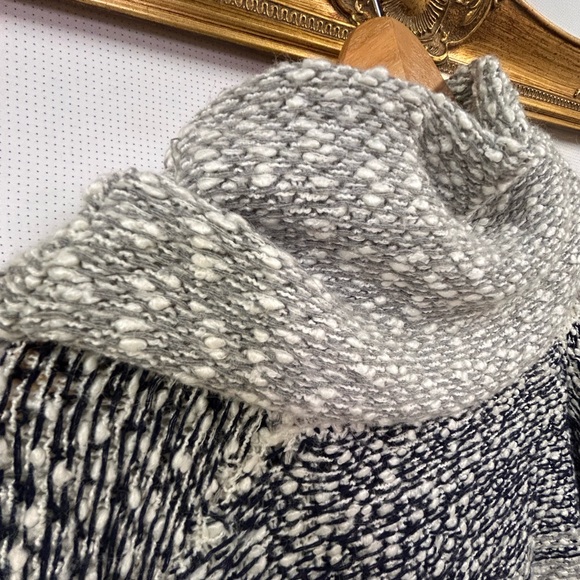 Elegant Women's Knit Poncho - Black and Gray - Picture 4 of 6